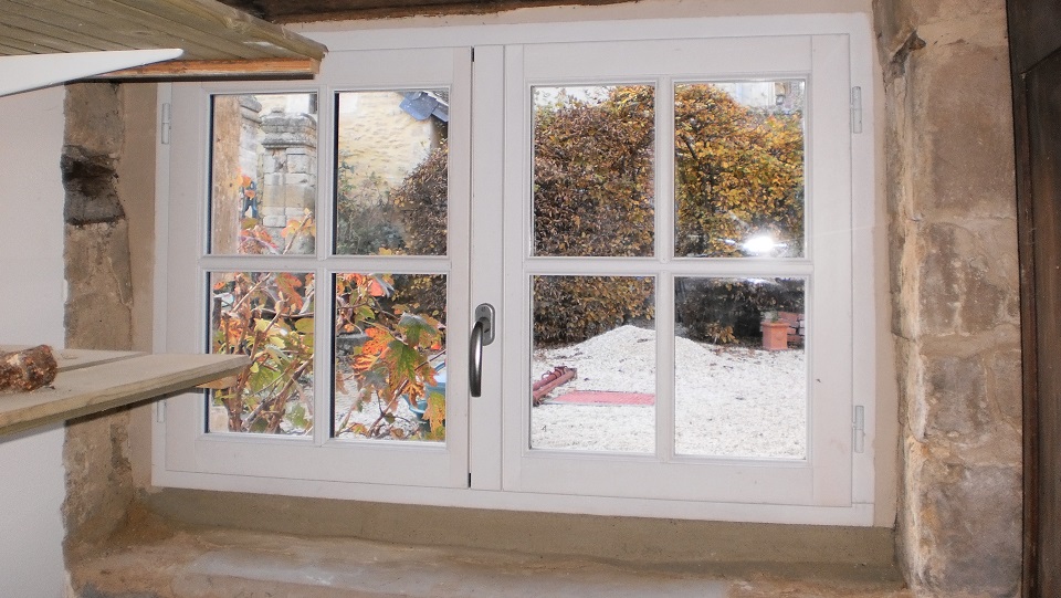 Portes et fenêtres en bois exotique pré-peinture blanche