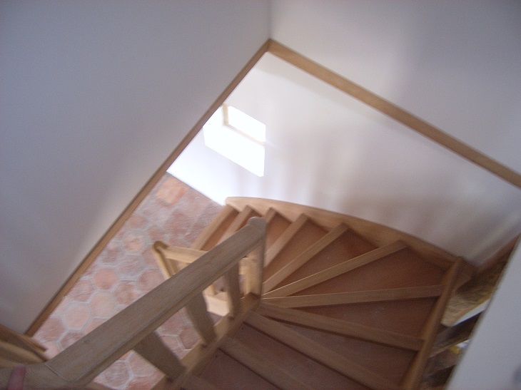 Escalier en chêne avec poteaux évidés