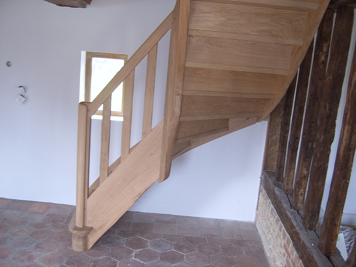 Escalier en chêne avec poteaux évidés