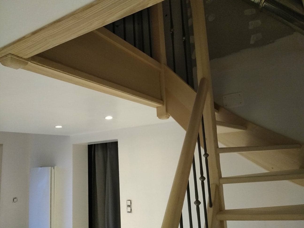 Escalier en Frêne avec balustre en acier