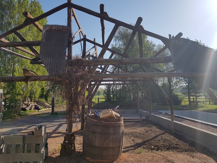 Restauration d'un hangar agricole en Pool House