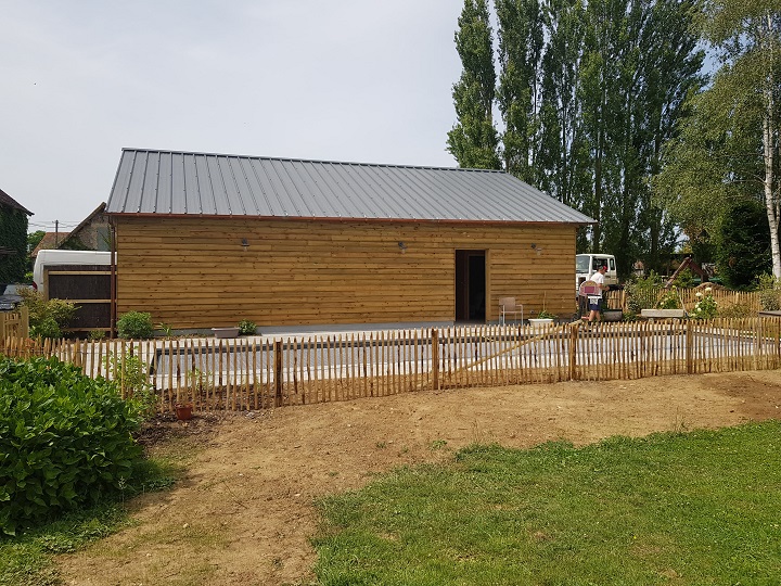 Restauration d'un hangar agricole en Pool House