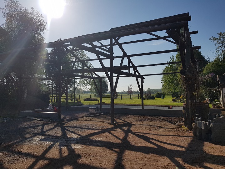 Restauration d'un hangar agricole en Pool House