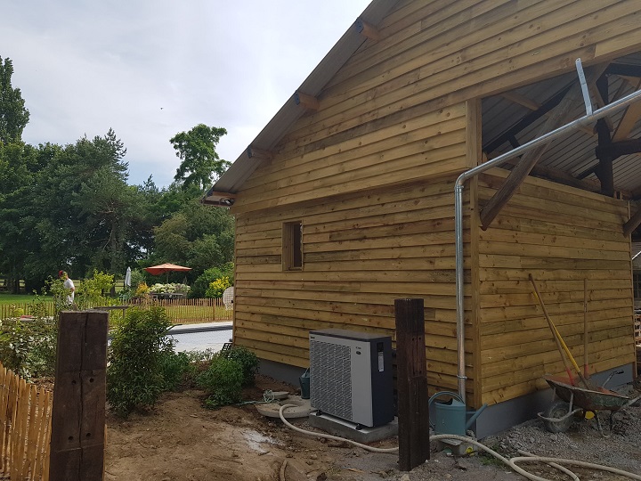 Restauration d'un hangar agricole en Pool House