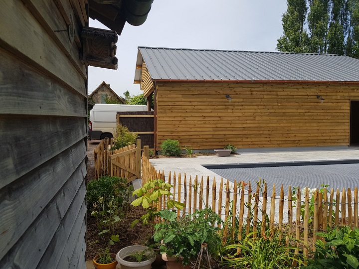 Restauration d'un hangar agricole en Pool House