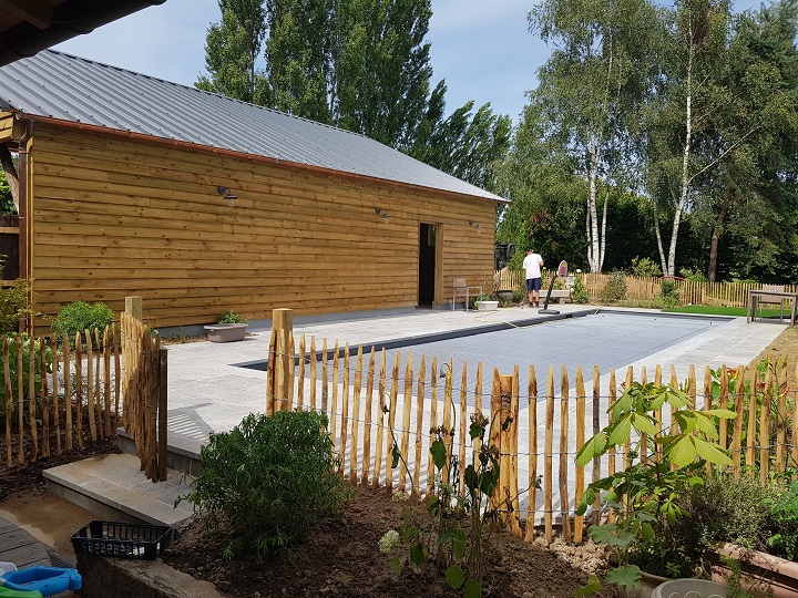 Restauration d'un hangar agricole en Pool House