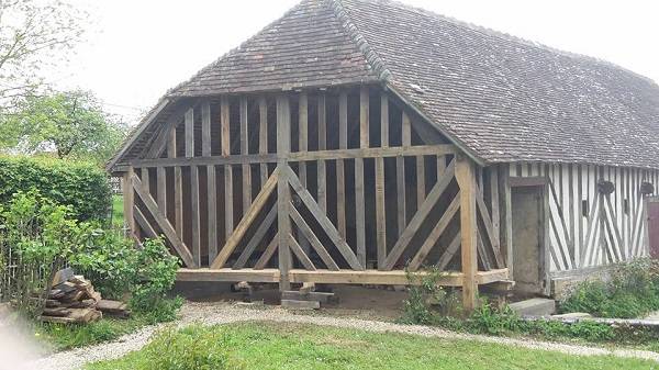 menuiserie-trois-rivieres_renovation_pignon_colombage_1_1589491041.jpg