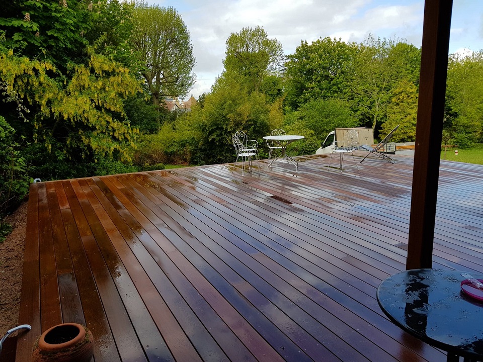 Réalisation d'une terrasse en IPE sur lambourdes