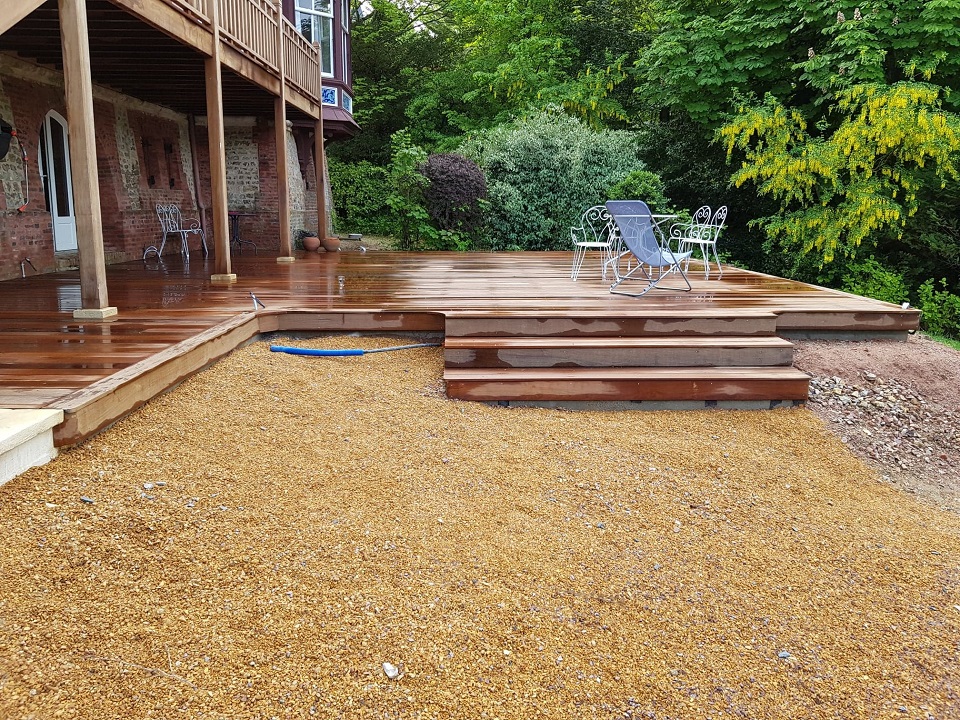 Réalisation d'une terrasse en IPE sur lambourdes