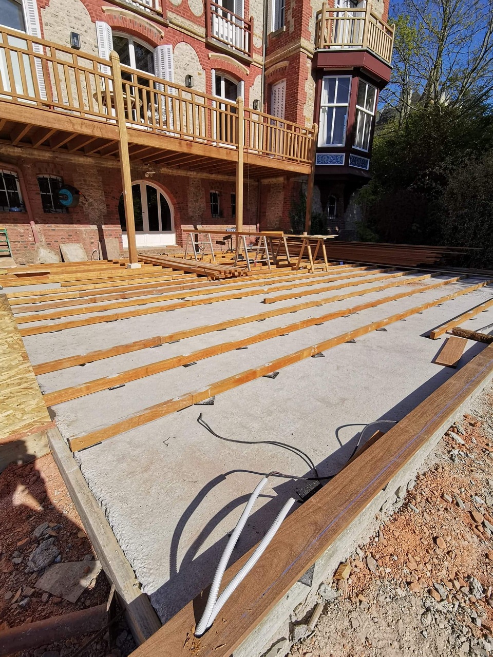 Réalisation d'une terrasse en IPE sur lambourdes