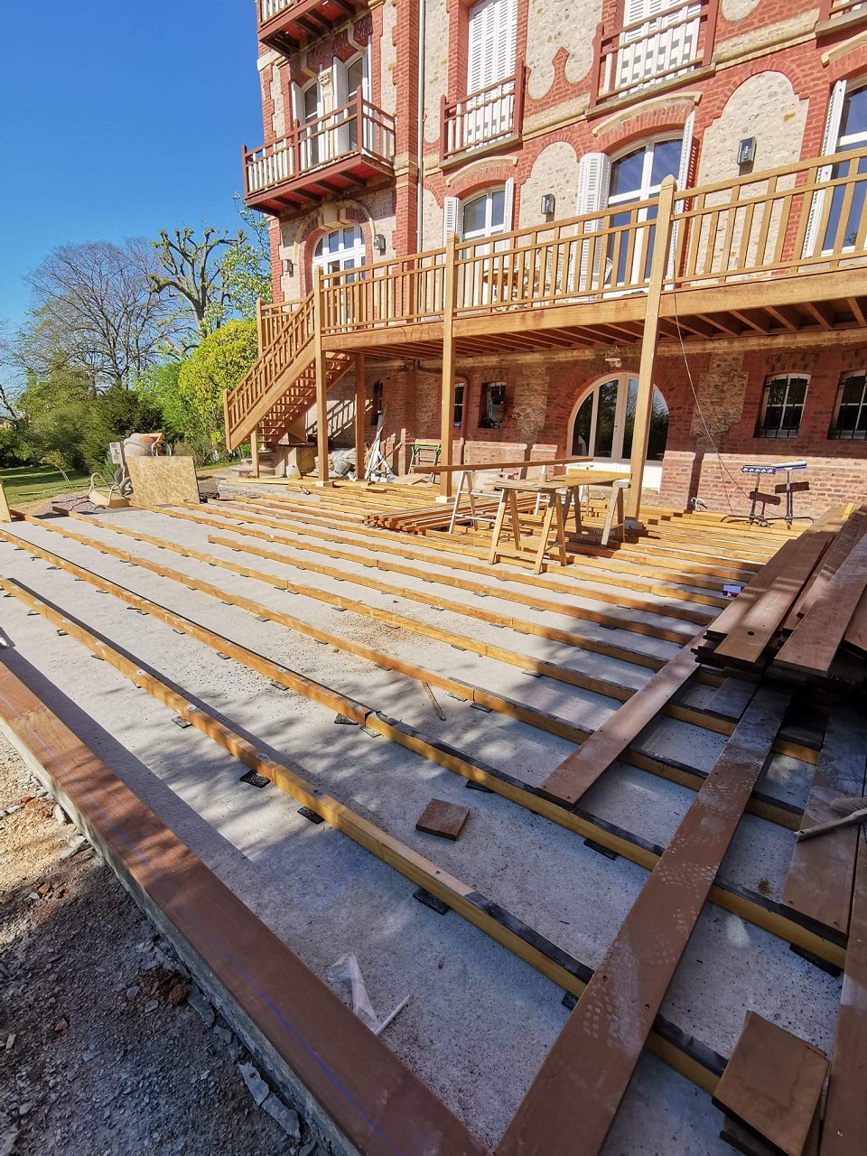 Réalisation d'une terrasse en IPE sur lambourdes