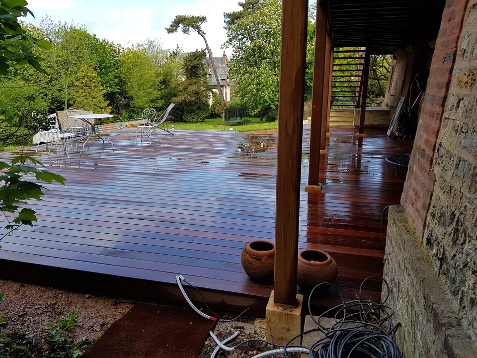 Réalisation d'une terrasse en IPE sur lambourdes