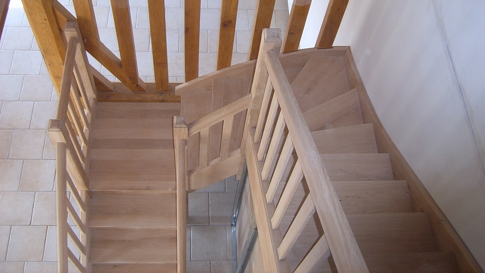ESCALIER EN CHÊNE AVEC PALIER 1/4 TOURNANT
