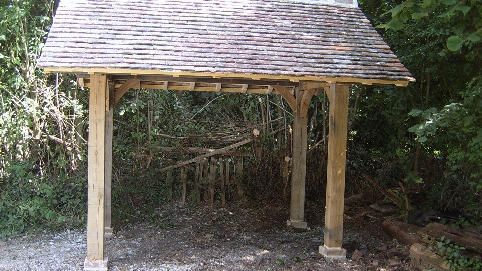 CONSTRUCTION D'UN ABRIS