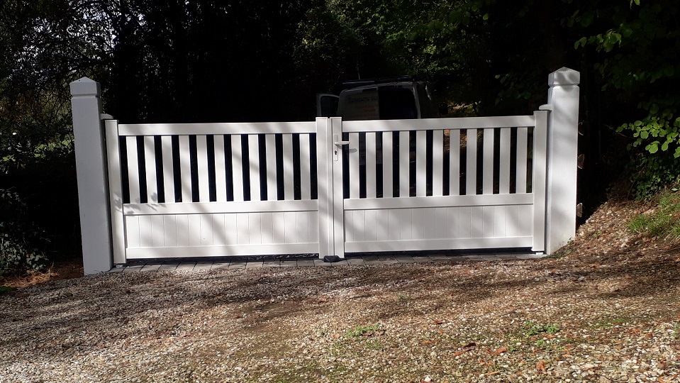 Portail aluminium blanc