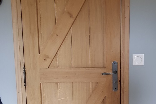 porte en chêne LAMES VERTICALES