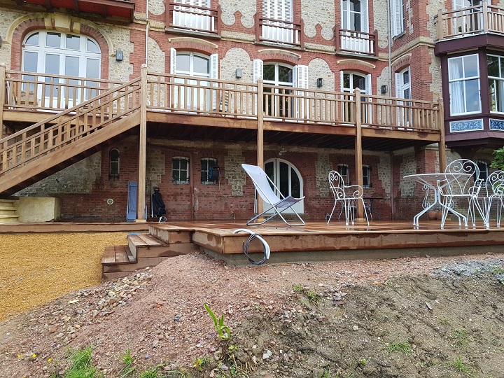 Construction d'une terrasse et garde corps en Iroko